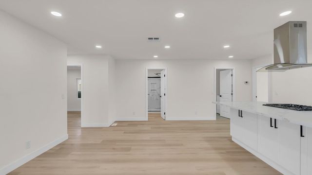 499 Millpond Drive 499, San Jose, CA 95125