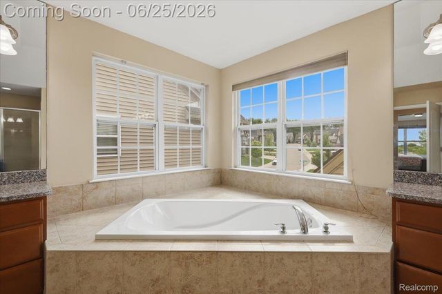 4810 E Stonegate Circle, Orion Charter Township, MI 48359