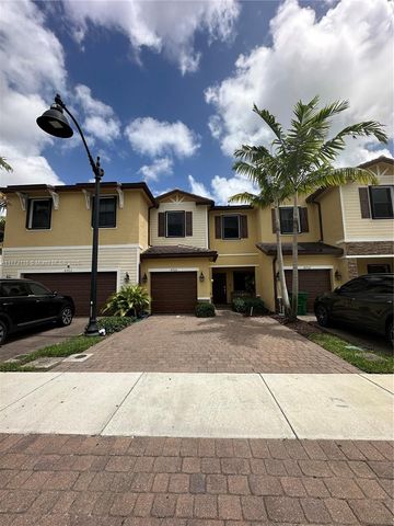 4706 Santa Cruz Way, Davie, FL 33314