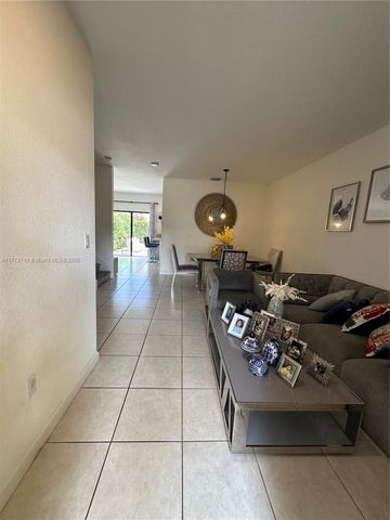 4706 Santa Cruz Way, Davie, FL 33314