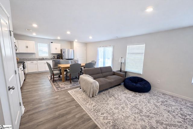 727 Wayfinder Run, Inman, SC 29349