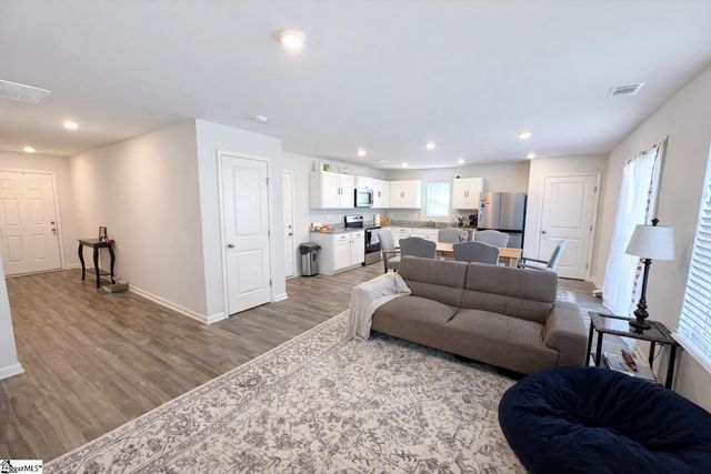 727 Wayfinder Run, Inman, SC 29349