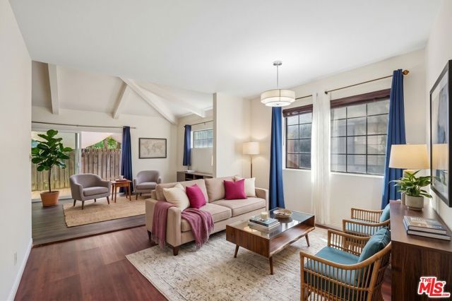 18424 Keswick Street 12, Reseda (los Angeles), CA 91335
