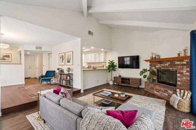 18424 Keswick Street 12, Reseda (los Angeles), CA 91335
