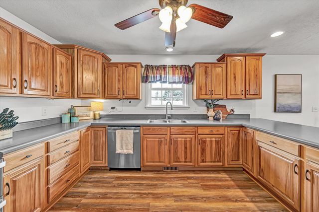 1757 Daniels Run RD NE, Check, VA 24072
