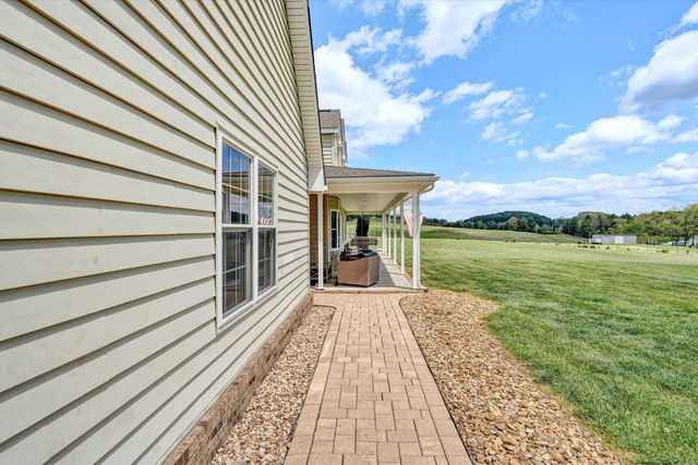 1757 Daniels Run RD NE, Check, VA 24072
