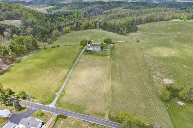 1757 Daniels Run RD NE, Check, VA 24072