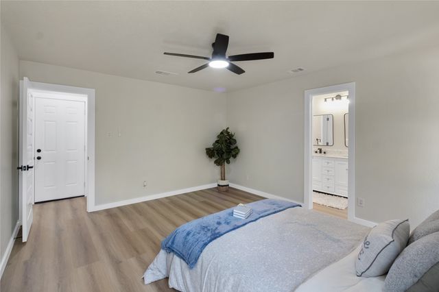 908 Red Oak Street, Azle, TX 76020