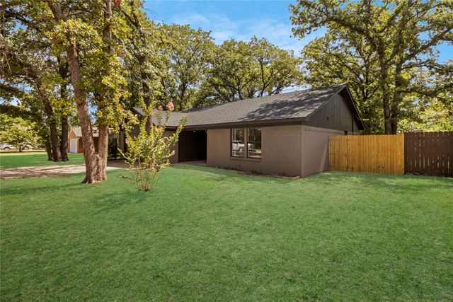 908 Red Oak Street, Azle, TX 76020