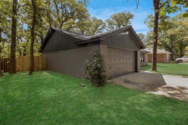 908 Red Oak Street, Azle, TX 76020