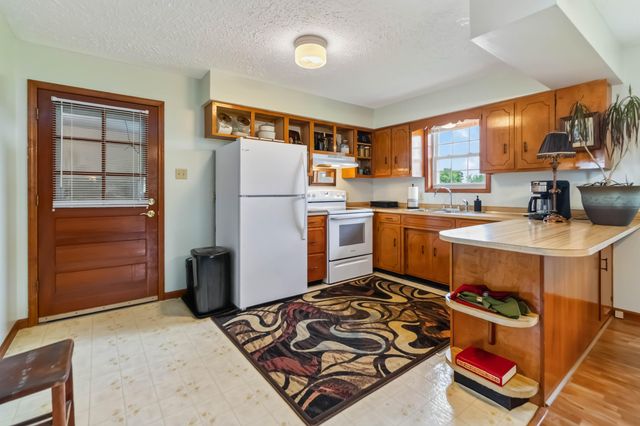 1231 U.S. 127, Russell Springs, KY 42642