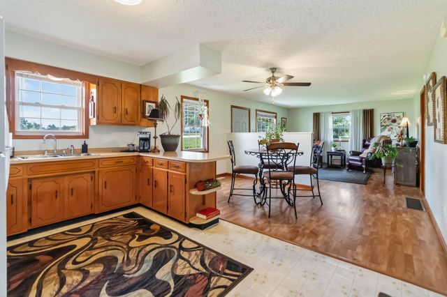 1231 U.S. 127, Russell Springs, KY 42642