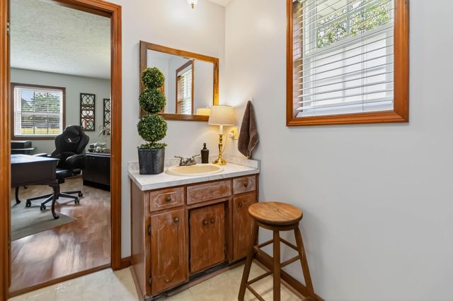 1231 U.S. 127, Russell Springs, KY 42642