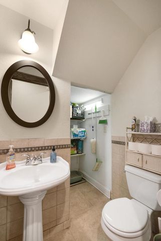 6326 W Wells STREET, Wauwatosa, WI 53213