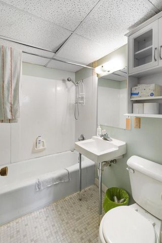 6326 W Wells STREET, Wauwatosa, WI 53213