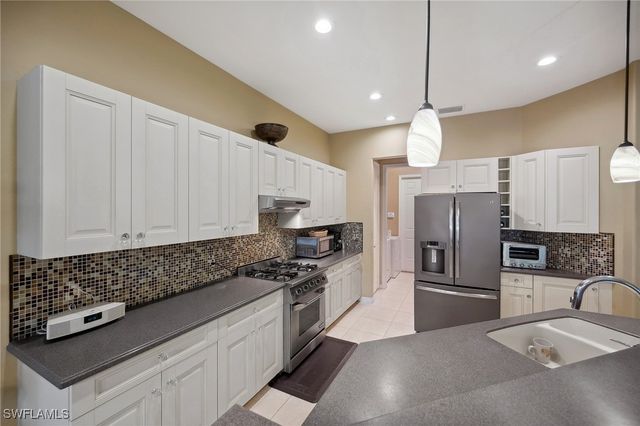 10748 Fieldfair DR, Naples, FL 34119