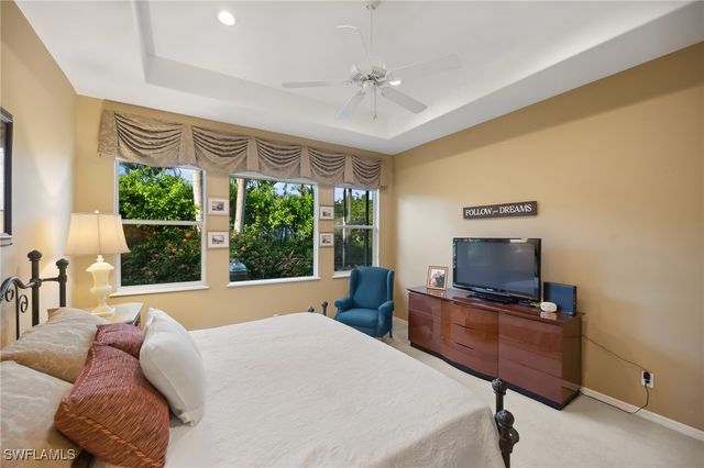 10748 Fieldfair DR, Naples, FL 34119