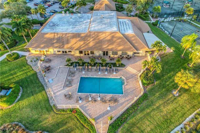 10748 Fieldfair DR, Naples, FL 34119