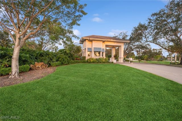 10748 Fieldfair DR, Naples, FL 34119