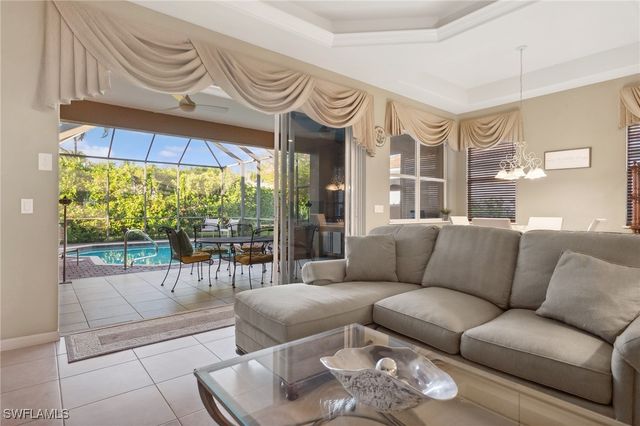 10748 Fieldfair DR, Naples, FL 34119