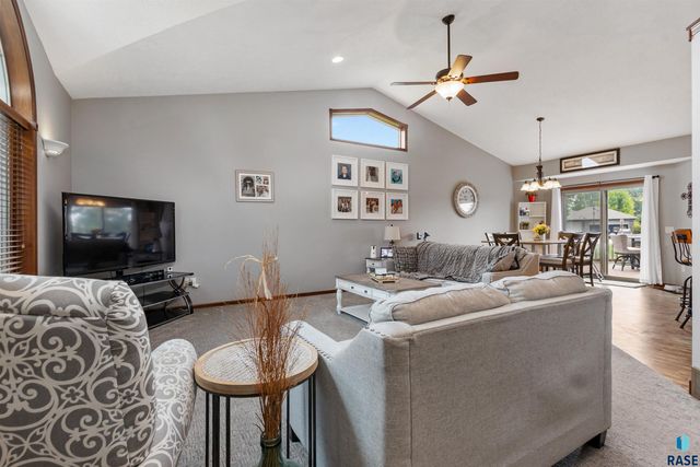 504 Wild Tree Cir, Crooks, SD 57020