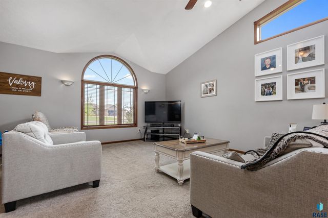 504 Wild Tree Cir, Crooks, SD 57020