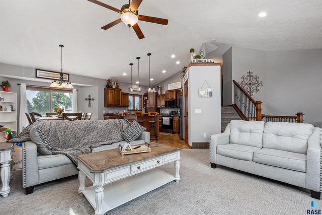 504 Wild Tree Cir, Crooks, SD 57020
