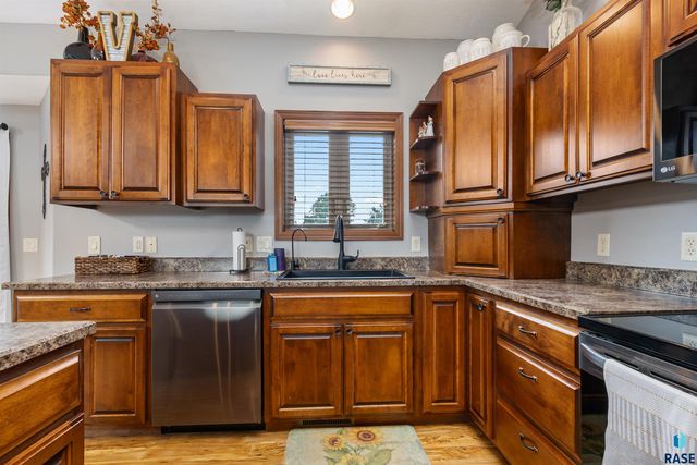 504 Wild Tree Cir, Crooks, SD 57020