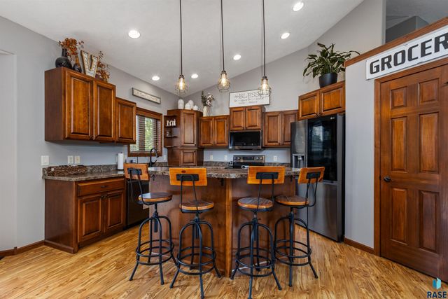 504 Wild Tree Cir, Crooks, SD 57020