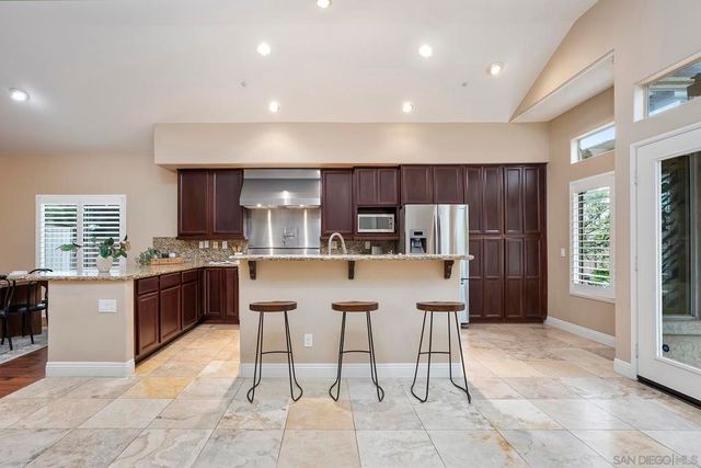 2011 Monarch Ridge Cir, El Cajon, CA 92019