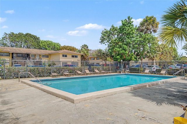 15619 SW 73rd Cir Ter 10-4, Miami, FL 33193