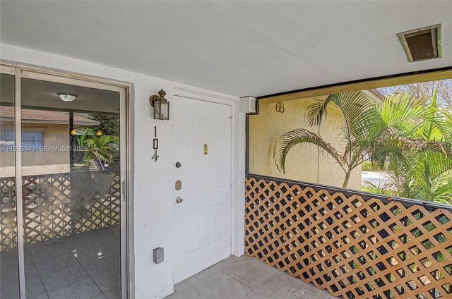 15619 SW 73rd Cir Ter 10-4, Miami, FL 33193