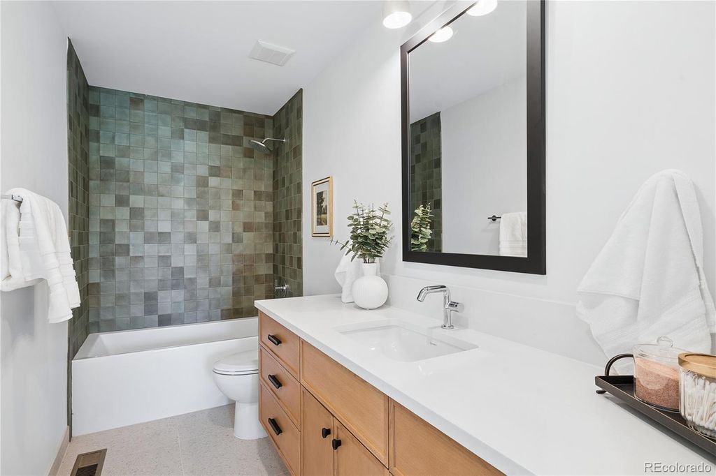 Image 11 of property listing at 6594 Quitman Court, Arvada, CO 80003