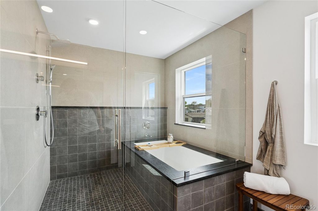 Image 9 of property listing at 6594 Quitman Court, Arvada, CO 80003