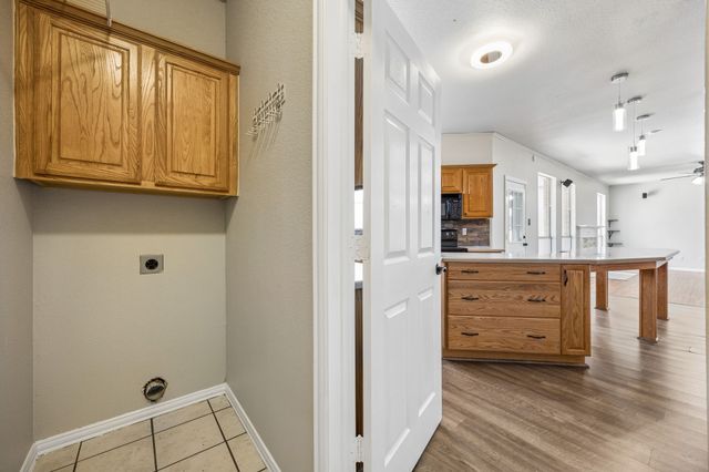 4217 Bent Oaks Drive, Arlington, TX 76001
