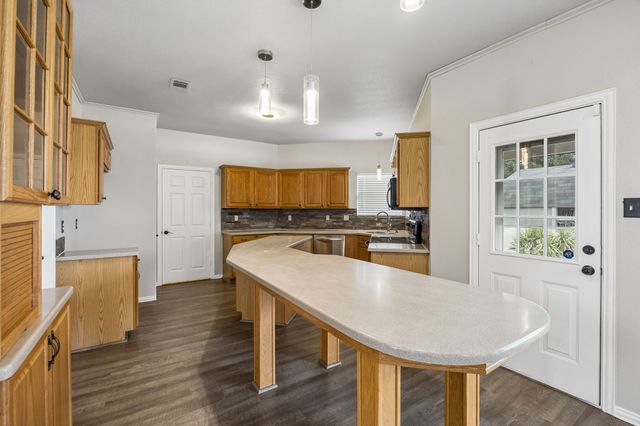 4217 Bent Oaks Drive, Arlington, TX 76001