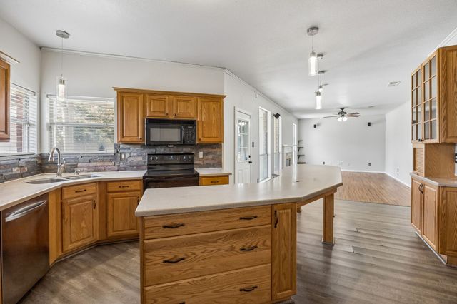 4217 Bent Oaks Drive, Arlington, TX 76001