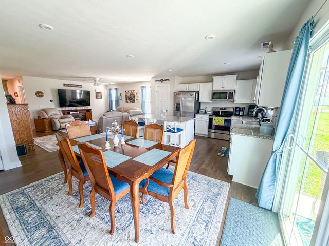 2724 Stonebridge Drive, Lebanon, IN 46052