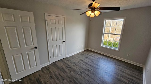 6222 Sumac Ln, Crestwood, KY 40014