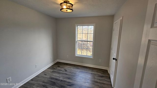 6222 Sumac Ln, Crestwood, KY 40014