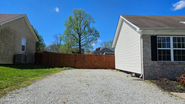 6222 Sumac Ln, Crestwood, KY 40014