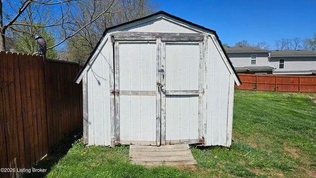 6222 Sumac Ln, Crestwood, KY 40014