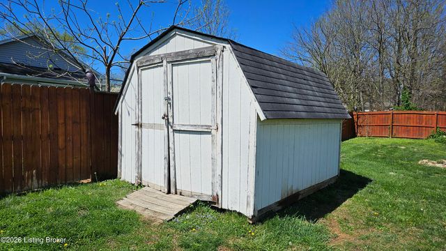 6222 Sumac Ln, Crestwood, KY 40014