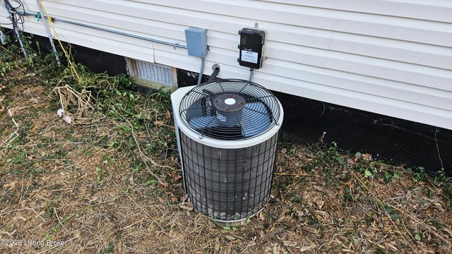 6222 Sumac Ln, Crestwood, KY 40014