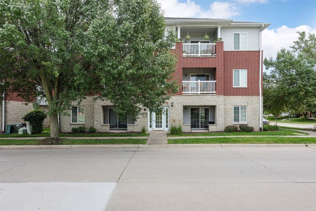 4301 York Place, Iowa City, IA 52245