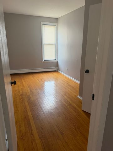 10401 S Ewing Avenue 1R, Chicago, IL 60617