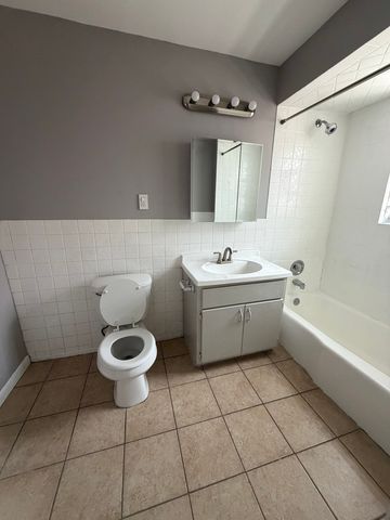 10401 S Ewing Avenue 1R, Chicago, IL 60617