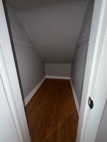 10401 S Ewing Avenue 1R, Chicago, IL 60617