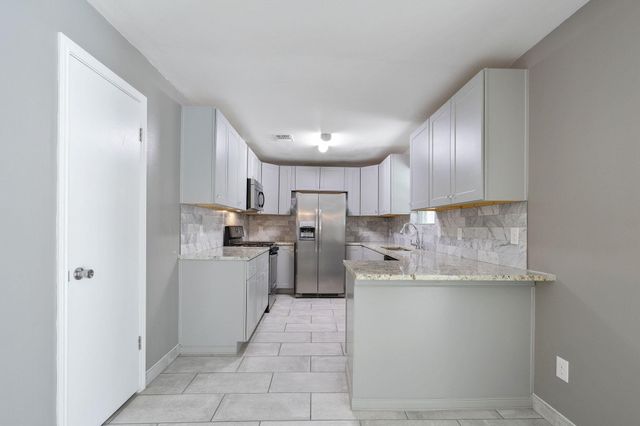 3307 Roaming Woods Ln, Spring, TX 77380