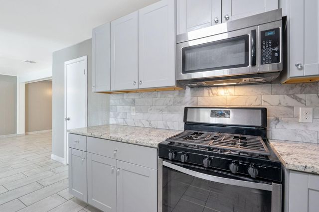 3307 Roaming Woods Ln, Spring, TX 77380